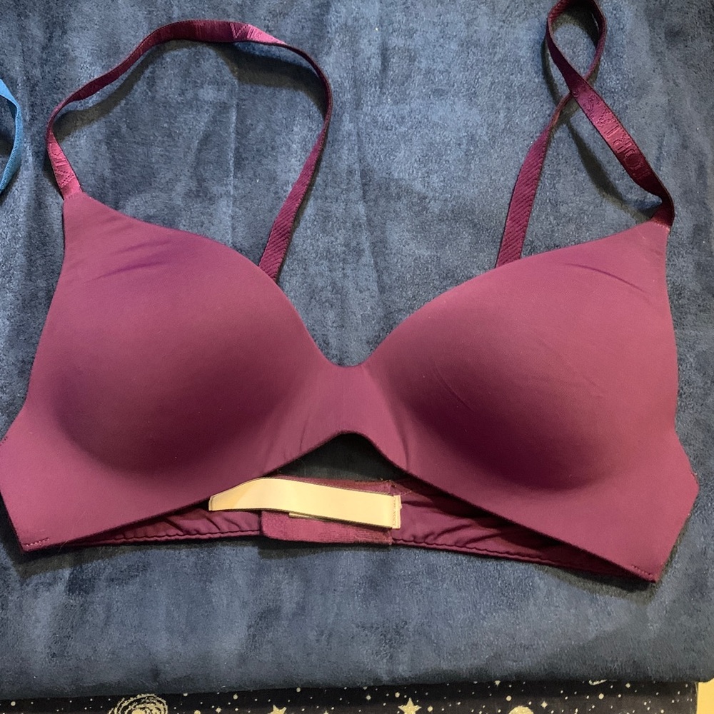 Victoria Secret no show bra 32B